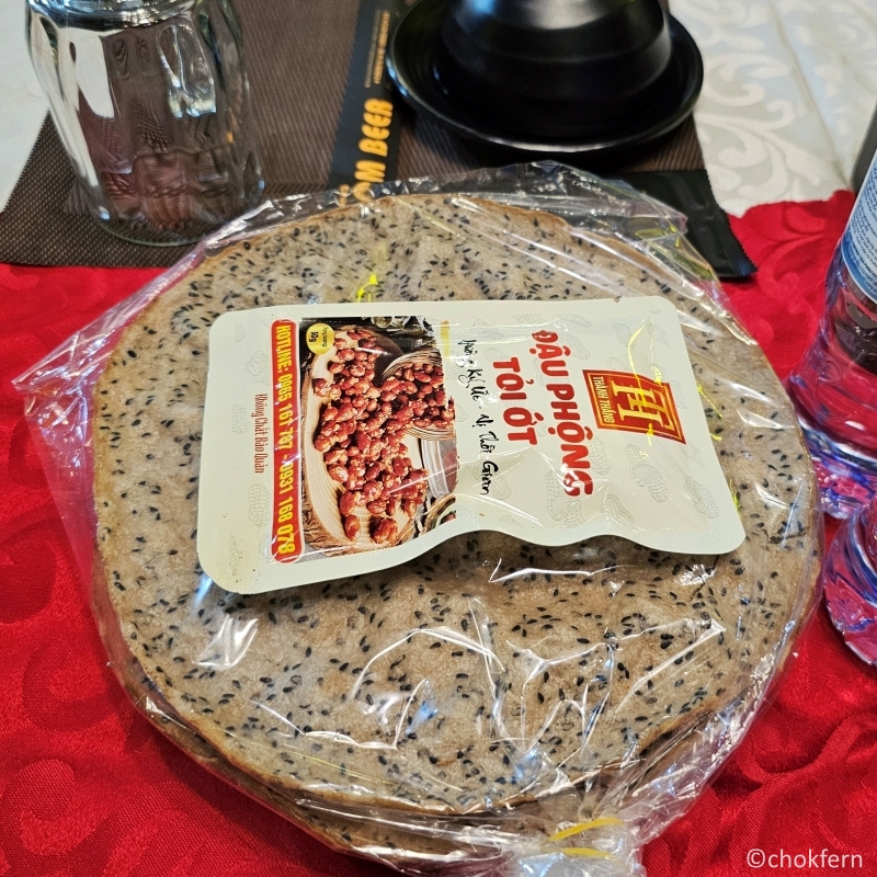 First time trying this type of rice paper - googled that it's Coconut rice paper, very fragrant with black sesame. This toasted garlic chili peanut is crunchy and spicy, quite addictive but a bit spicy for me. 