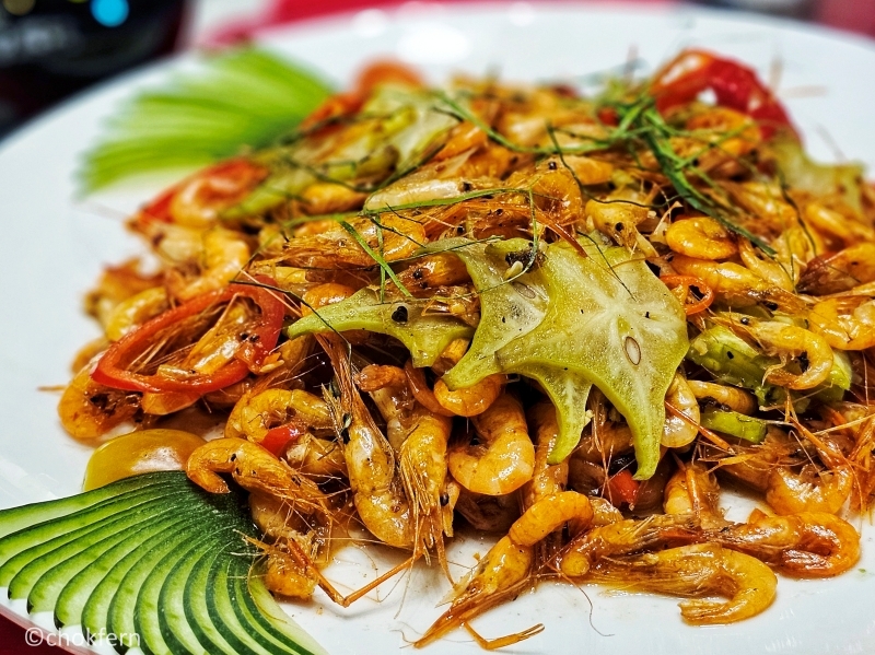 These small shrimp are quite nice to eat, but I didn't dare to eat too much as I just had my ear pierced the weekend before the trip.