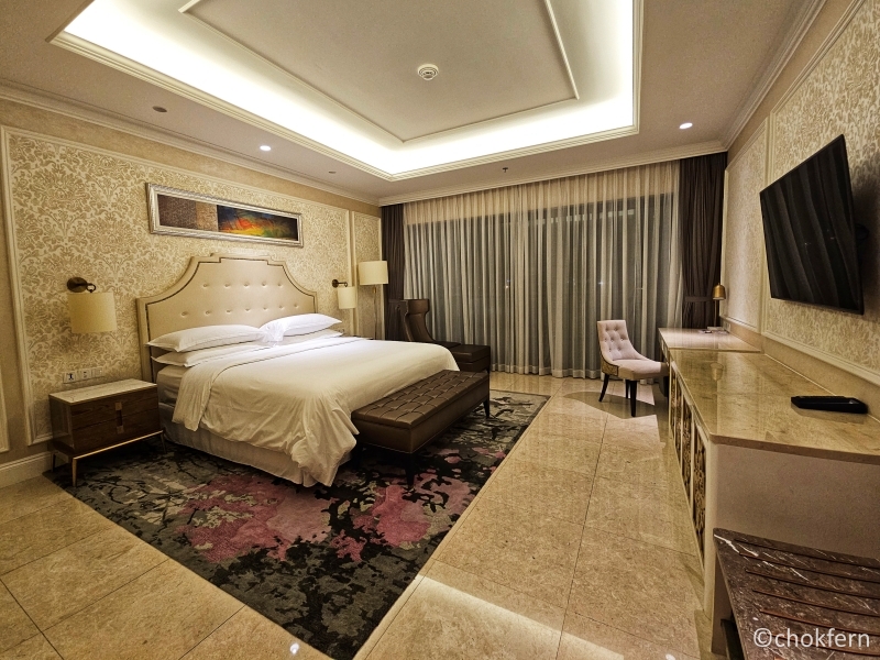 My King size bed~ The room is so spacious!